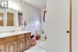 Upper Main Bathroom - 