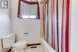 Upper Main Bathroom - 