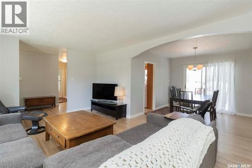 1515 Hilliard Street E, Saskatoon, SK - Indoor Photo Showing Living Room