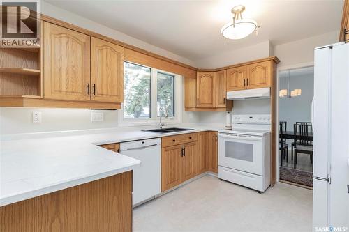 1515 Hilliard Street E, Saskatoon, SK - Indoor Photo Showing Kitchen With Double Sink
