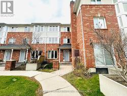 54 - 18 CLARK AVENUE W Vaughan, ON L4J 8H1