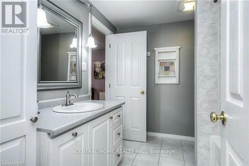 100 Biehn Drive, Kitchener, ON - Indoor Photo Showing Bathroom