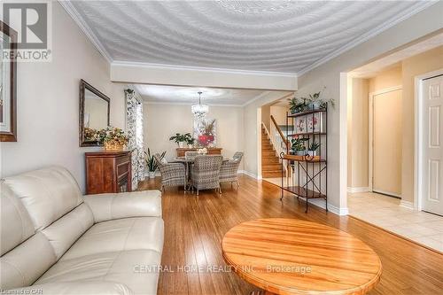 100 Biehn Drive, Kitchener, ON - Indoor Photo Showing Living Room