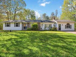 2410 Loretta Avenue Coldbrook, NS B4R 1A7