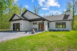 145 Rue de la Serpentine Saint-Étienne-De-Bolton, QC J0E 2E0