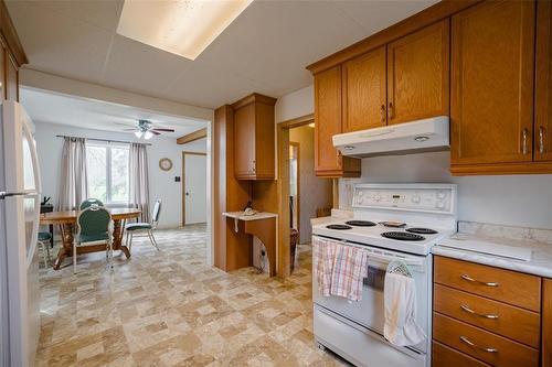 1 Fourth Street, Emerson, MB - Indoor Photo Showing Kitchen