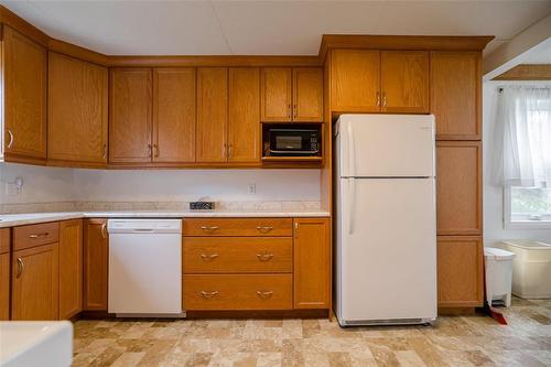 1 Fourth Street, Emerson, MB - Indoor Photo Showing Kitchen
