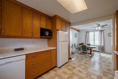 1 Fourth Street, Emerson, MB - Indoor Photo Showing Kitchen