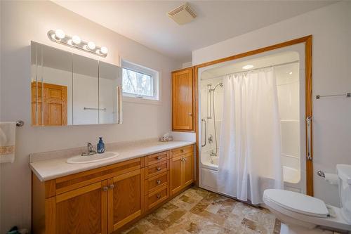 1 Fourth Street, Emerson, MB - Indoor Photo Showing Bathroom