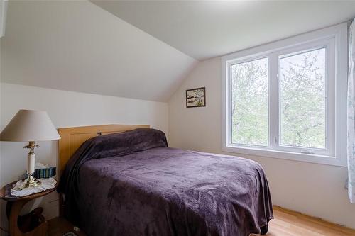 1 Fourth Street, Emerson, MB - Indoor Photo Showing Bedroom