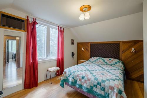 1 Fourth Street, Emerson, MB - Indoor Photo Showing Bedroom
