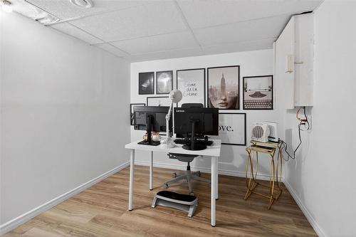 23 Hyatt Place, Winnipeg, MB - Indoor Photo Showing Office