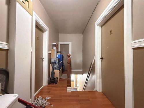 221 Fourth Street, Reston, MB - Indoor Photo Showing Other Room