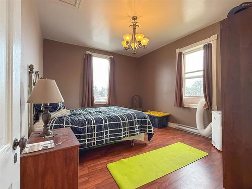 221 Fourth Street, Reston, MB - Indoor Photo Showing Bedroom