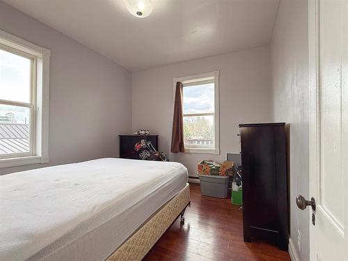 221 Fourth Street, Reston, MB - Indoor Photo Showing Bedroom