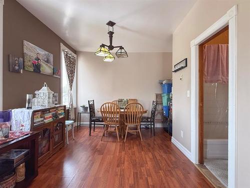 221 Fourth Street, Reston, MB - Indoor Photo Showing Dining Room