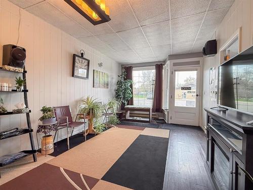 221 Fourth Street, Reston, MB - Indoor