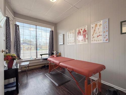 221 Fourth Street, Reston, MB - Indoor Photo Showing Other Room