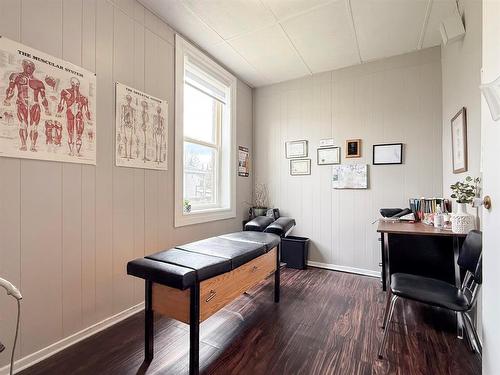 221 Fourth Street, Reston, MB - Indoor