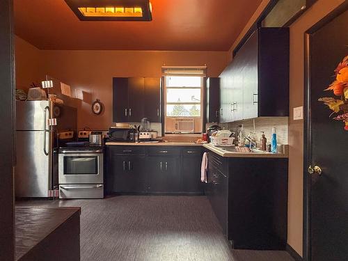 221 Fourth Street, Reston, MB - Indoor Photo Showing Kitchen