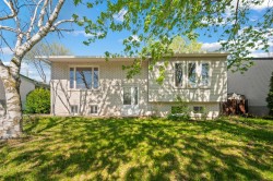 311 27e Avenue Sainte-Marthe-Sur-Le-Lac, QC J0N 1P0