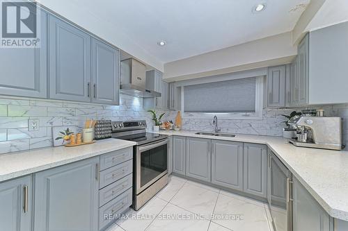 2545 Folkway Drive, Mississauga, ON - Indoor Photo Showing Kitchen