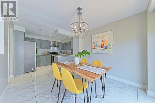 2545 Folkway Drive, Mississauga, ON - Indoor Photo Showing Dining Room