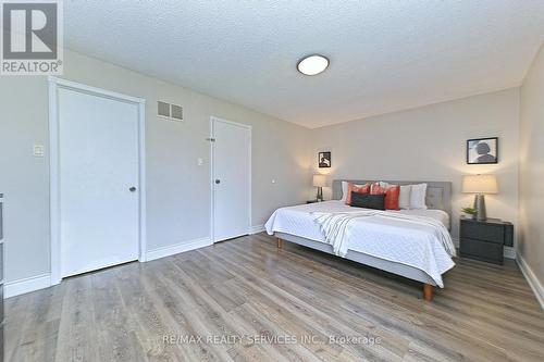 2545 Folkway Drive, Mississauga, ON - Indoor Photo Showing Bedroom