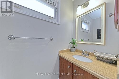 2545 Folkway Drive, Mississauga, ON - Indoor Photo Showing Bathroom
