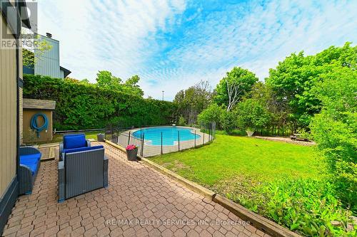 2545 Folkway Drive, Mississauga, ON - Outdoor
