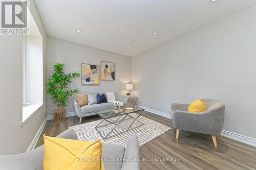 2545 Folkway Drive, Mississauga, ON - Indoor Photo Showing Living Room
