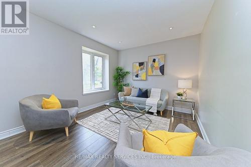 2545 Folkway Drive, Mississauga, ON - Indoor Photo Showing Living Room