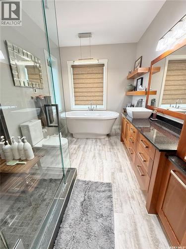 1832 Gordon Miles Place, Weyburn, SK - Indoor