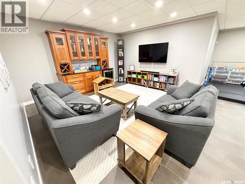 1832 Gordon Miles Place, Weyburn, SK - Indoor