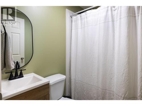 4 piece bathroom upstairs - 4644 97 Highway, Westwold, BC - Indoor Photo Showing Bathroom