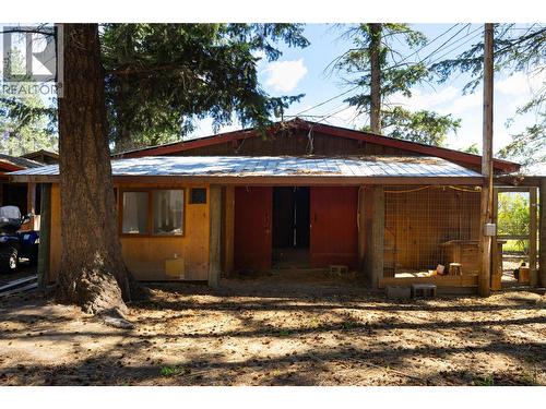 Barn and chicken coop - 4644 97 Highway, Westwold, BC - Outdoor