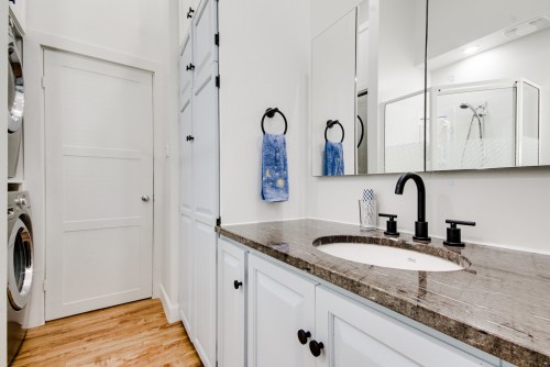 Salle de bains - 164 Rue De L'Hydravion, Shawinigan, QC - Indoor Photo Showing Laundry Room