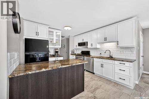 2106 Styles Crescent, Regina, SK - Indoor Photo Showing Kitchen With Upgraded Kitchen