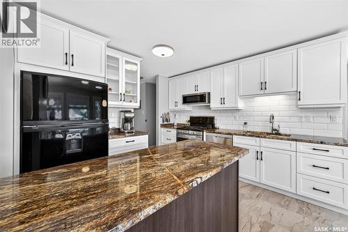 2106 Styles Crescent, Regina, SK - Indoor Photo Showing Kitchen With Upgraded Kitchen