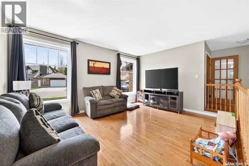 2106 Styles Crescent, Regina, SK - Indoor Photo Showing Living Room