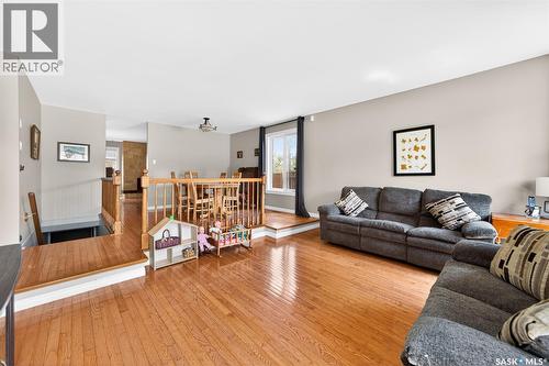 2106 Styles Crescent, Regina, SK - Indoor Photo Showing Living Room