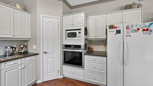 27 - 640 Upper Lakeview Road, Invermere, BC - Indoor Photo Showing Kitchen