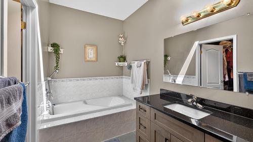 27 - 640 Upper Lakeview Road, Invermere, BC - Indoor Photo Showing Bathroom