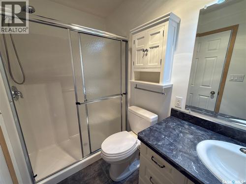 404 395 River Street E, Prince Albert, SK - Indoor Photo Showing Bathroom