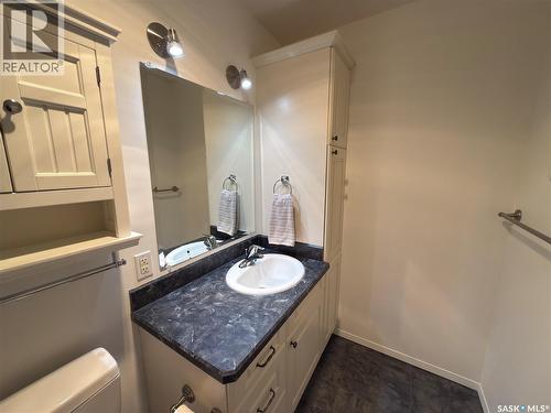 404 395 River Street E, Prince Albert, SK - Indoor Photo Showing Bathroom