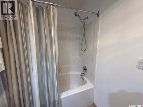 404 395 River Street E, Prince Albert, SK - Indoor Photo Showing Bathroom