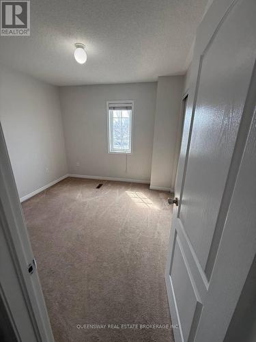 514 Candlestick Circle, Mississauga, ON - Indoor Photo Showing Other Room