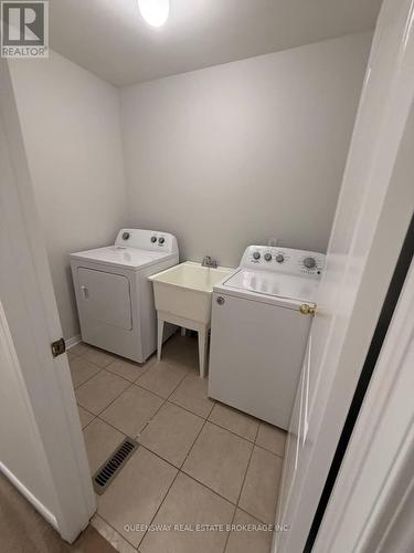 514 Candlestick Circle, Mississauga, ON - Indoor Photo Showing Laundry Room