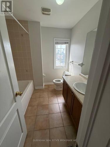 514 Candlestick Circle, Mississauga, ON - Indoor Photo Showing Bathroom
