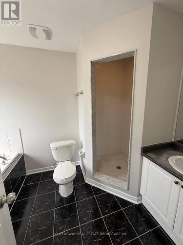 514 Candlestick Circle, Mississauga, ON - Indoor Photo Showing Bathroom